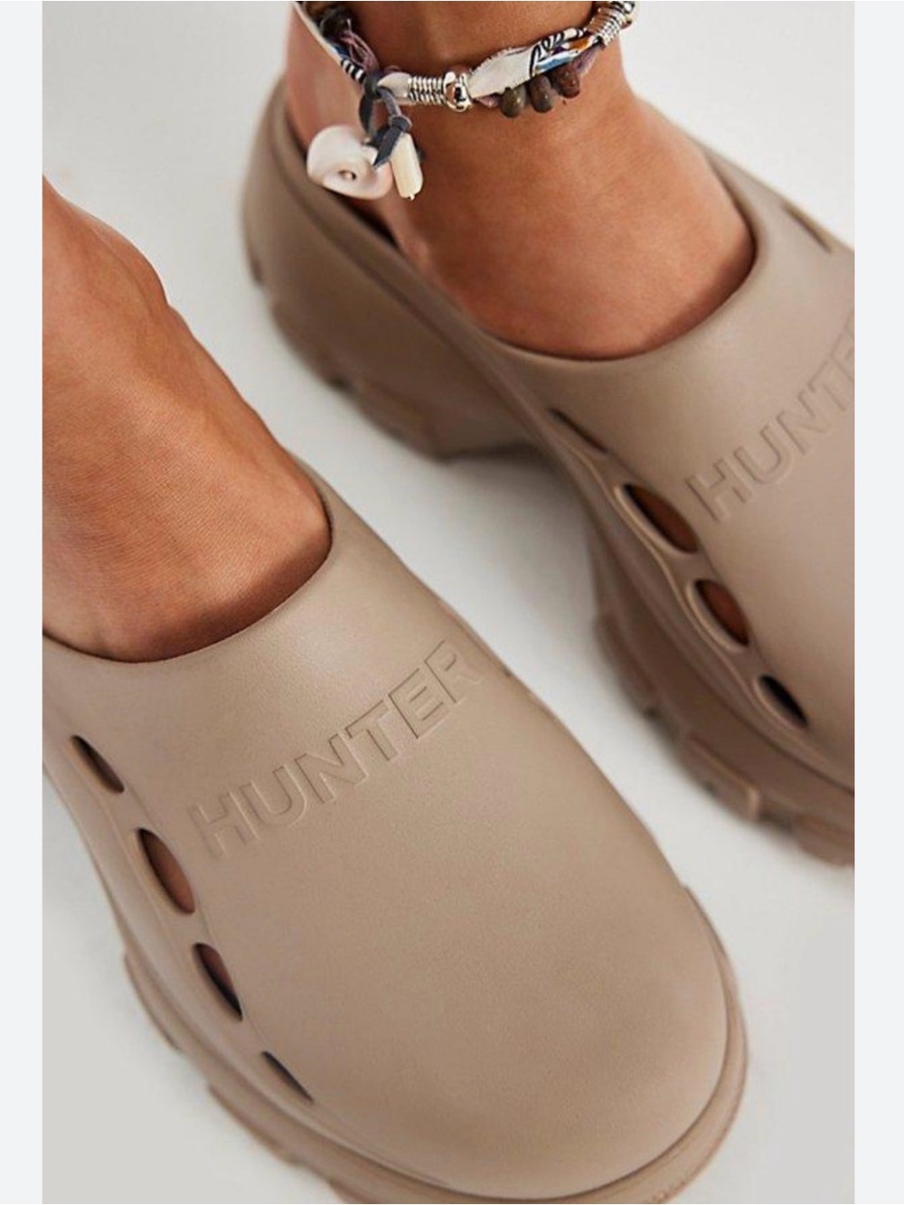 HUNTER Bryce Platform Lug Clogs Light Natural Tan Slip On Mules NWT Women 10 - Picture 2 of 10